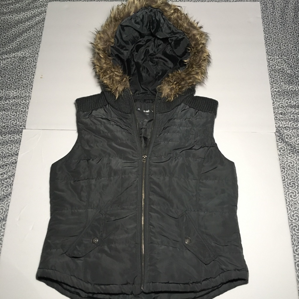 AEROPOSTAL VEST WITH HODIE